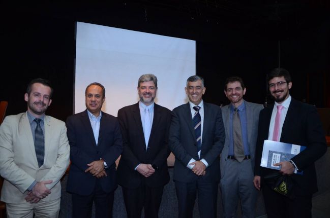 8456c5d76194359a82ee09b2af6858aa f8033