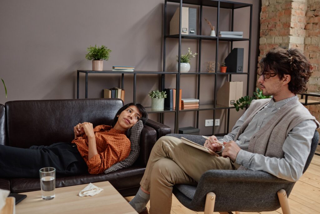 modern psychologist working with young woman 2026 01 09 00 40 59 utc 1