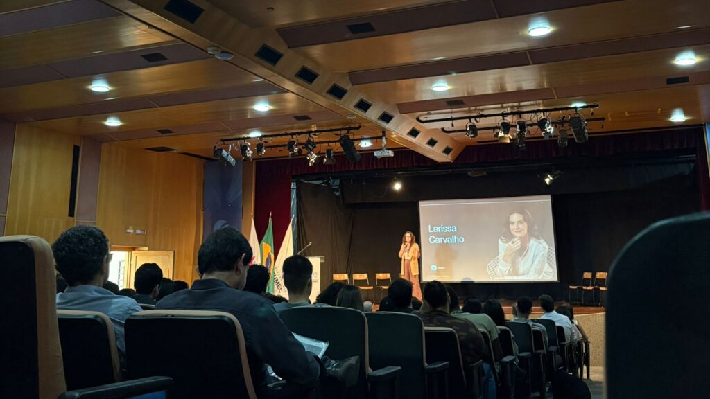 Plateia Larissa Carvalho